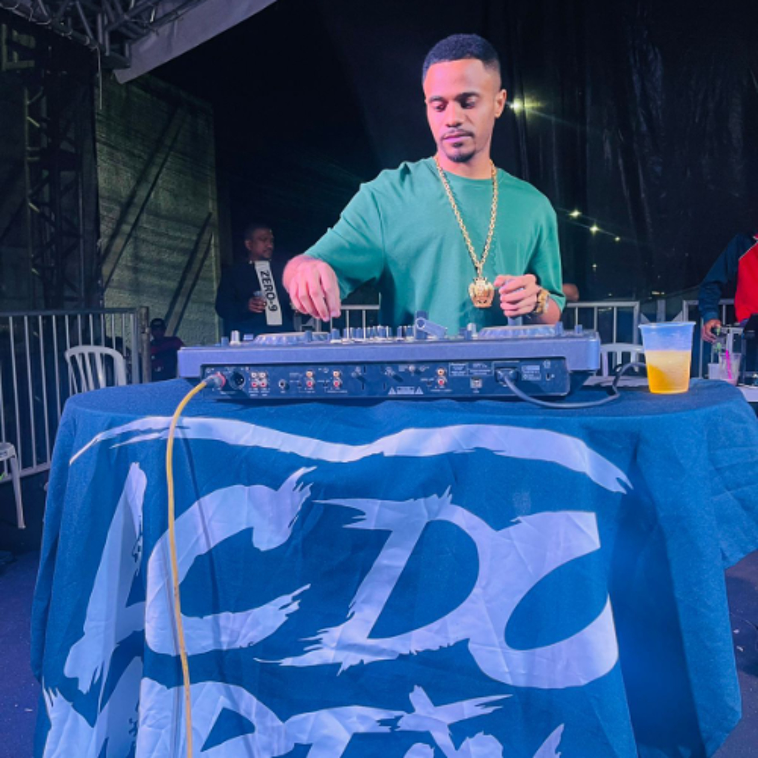MCs THOUZEN, PL ALVES - VIDA DE FAMA [ DJ LC DO MARTINS ] episode artwork