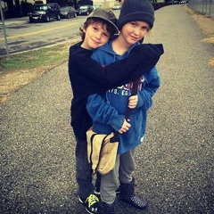 خلي ايدك بيد اخوك