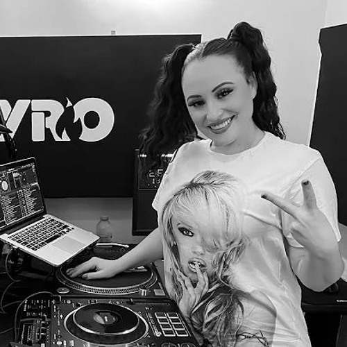 Charlotte Devaney X MC Vapour