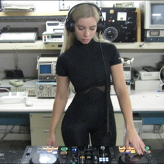 GROOVY HYPNOTIC TECHNO SET IN A LABORATORY   JOANNA KUCHTA