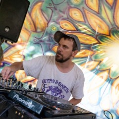 DJBernz_In the MOOV
