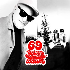 69 Unterm Weihnachtsbaum