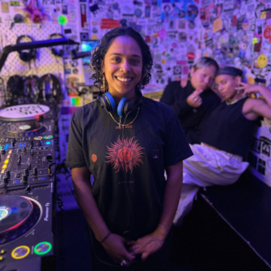 トップス chah chah chahchah トップス chah chah chahchah 80s Black Single Stitch T-shirt, Cha