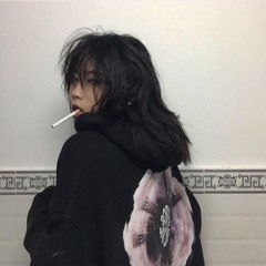 Cô nàng vương mùi thuốc