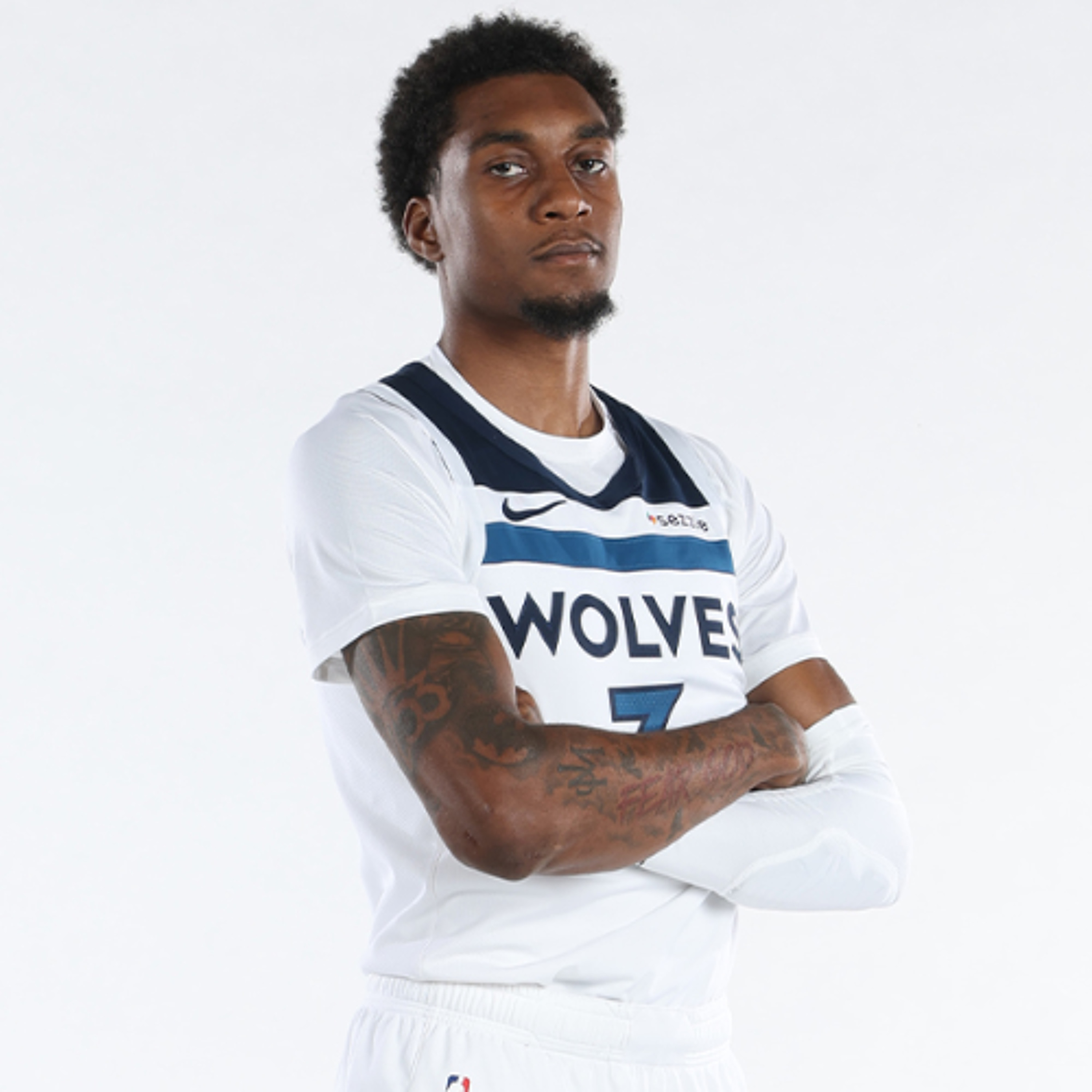 Jaden McDaniels Shootaround 12.27