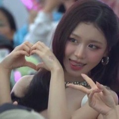 I'm Your Christmas Present - Han Sara, Em Xinh Say Hi