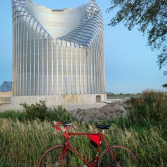 Episode 167 - "What it feels like to bicycle in 100+ mph winds" Host: Kyle Munson