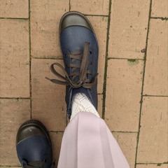 明るい表通りで