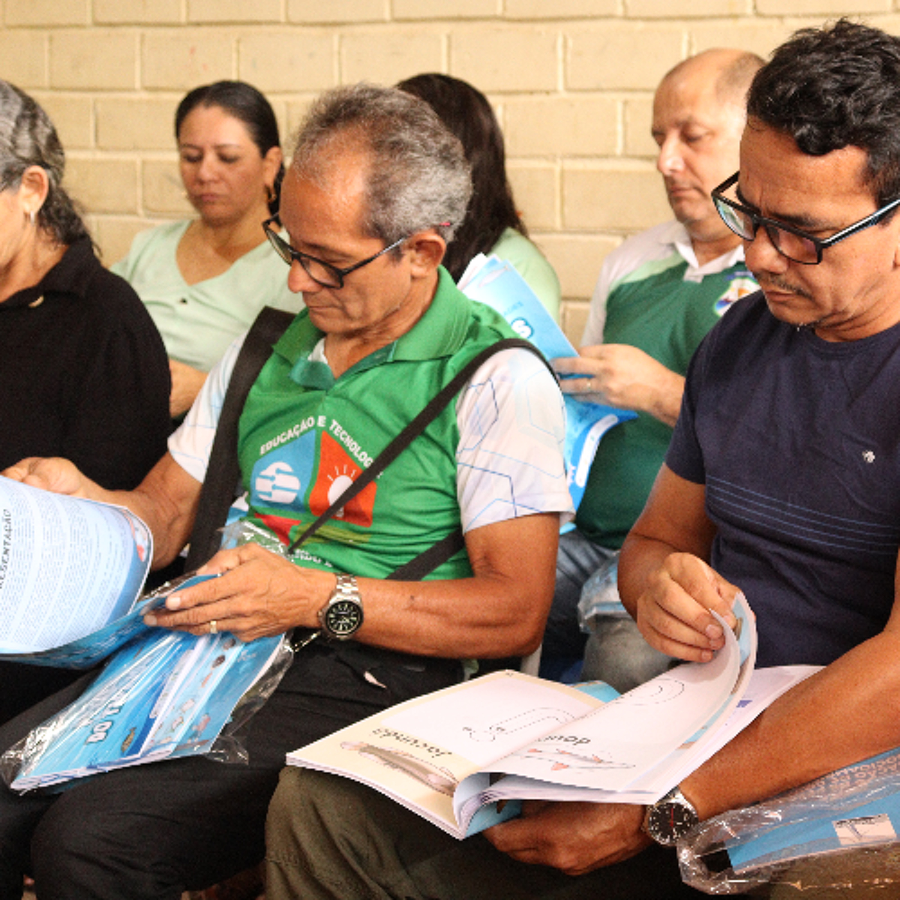 Escolas do Tapajós participam de treinamento para uso de coleção sobre peixes do Tapajós