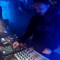 FAT FRUMOS: Pixel Gigs: Sikalafą Neon Freaky Bar: breakcore liveact