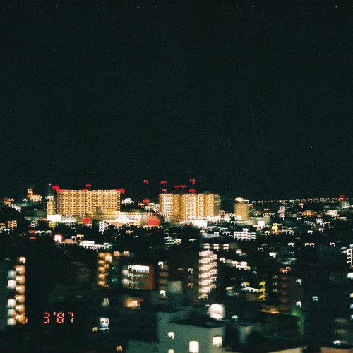 何者か