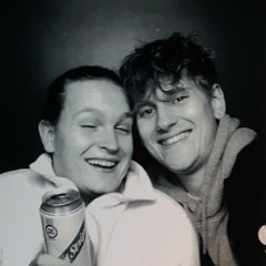 Aliens.Mezcal.Toiletseats