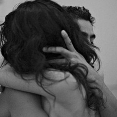 ‎⁨أنسى كل النّاس خليني أحضنك ⁩.