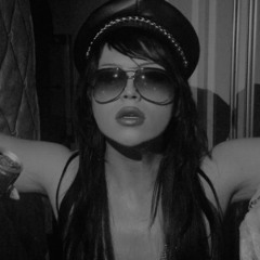 lipgloss and ipods - ayesha erotica