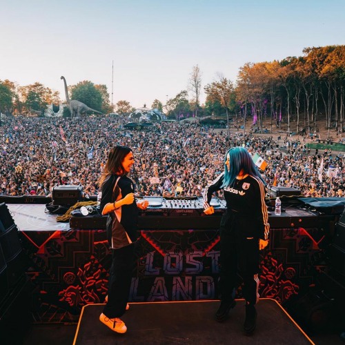 Jessica Audiffred B2B LAYZ Intro Mashup - Rise Vs Barking At Thunder (Crackzone Remake)