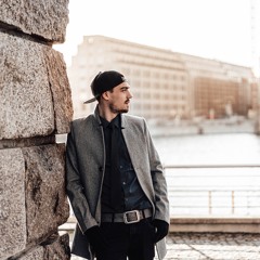 Holding Out For A Hero // Johnny Chicago & Leila