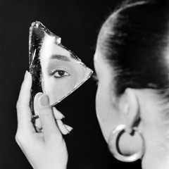 ‎⁨إكسري كل المرايا إنتي اجمّل وسط عيني ⁩