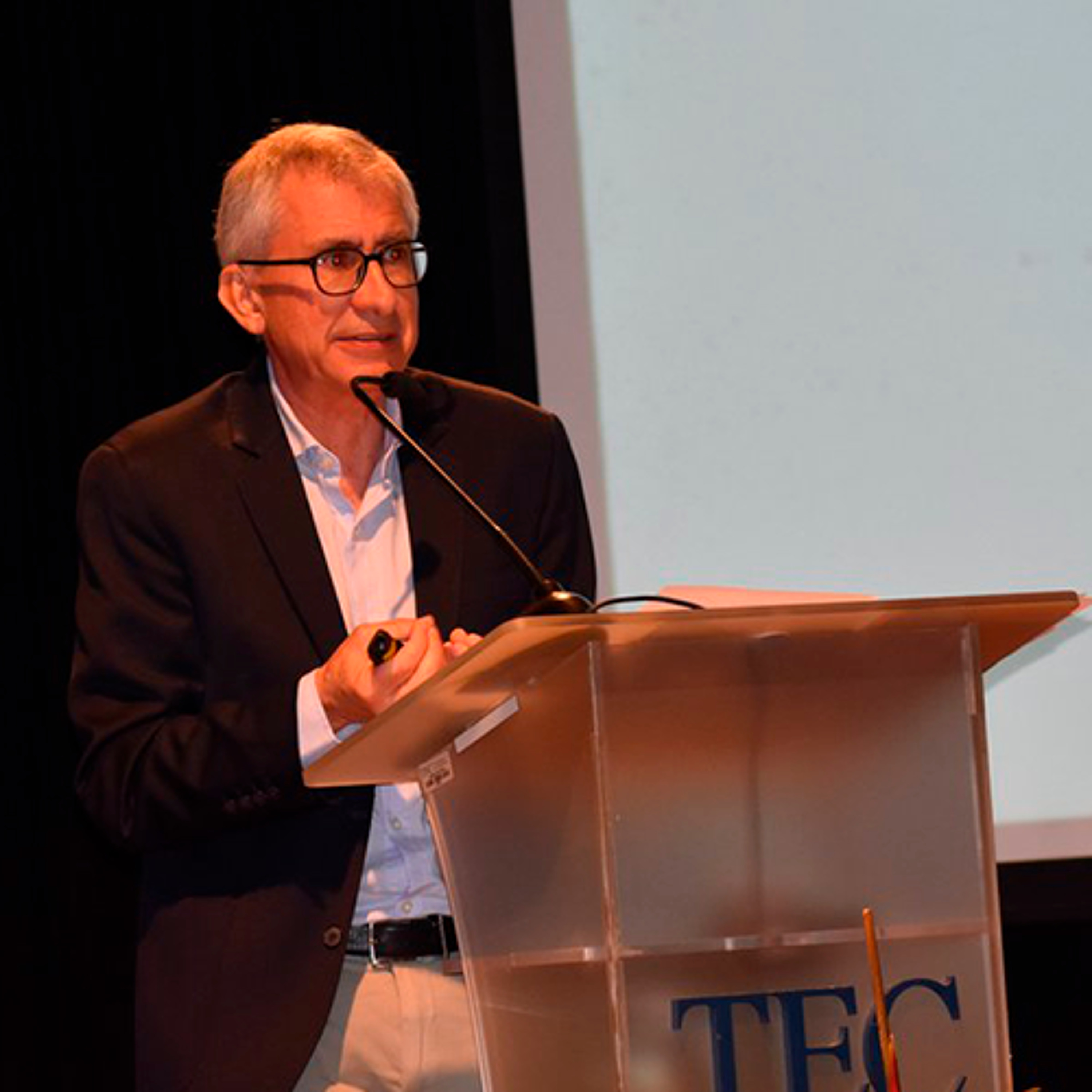 10-12: Jorge Vargas Cullell: tres décadas en el PEN.