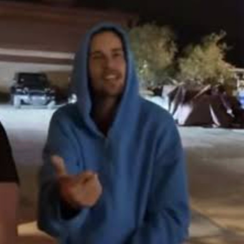 STANDING ON BUSSYNESS!!