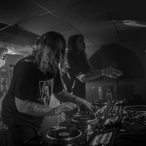 Basura & Persy - EzzE (Free Download)