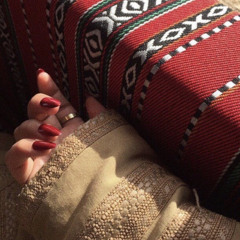 ‎⁨ملامحك حلوه وجسمك يجنن!