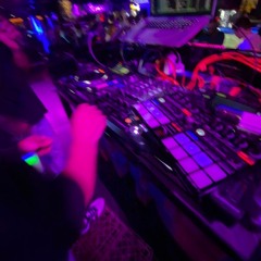 Они все смотрят