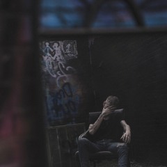 CĘNTĘRFØLD / GŁĀSS TÄBŁĘS