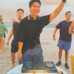 groovy house set on the beach (Curating a vibe 1)