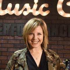 WKDF Nashville Dream Hang Bunnie and Jelly Roll