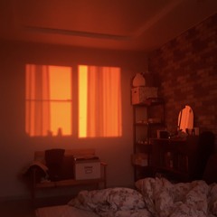 Блики на стене