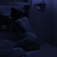 ⁩ماعم اقدر نام قلبي ضايع مني..