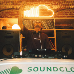Juush AM Radio Set On SoundCloud Stage
