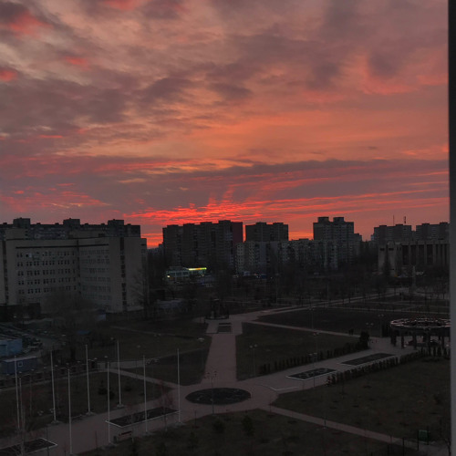 Ты третий лишний его губы пахнут