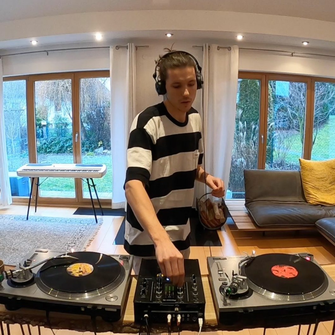 Stream house & deep house melodic vinyl mix by Chris Luno | Listen