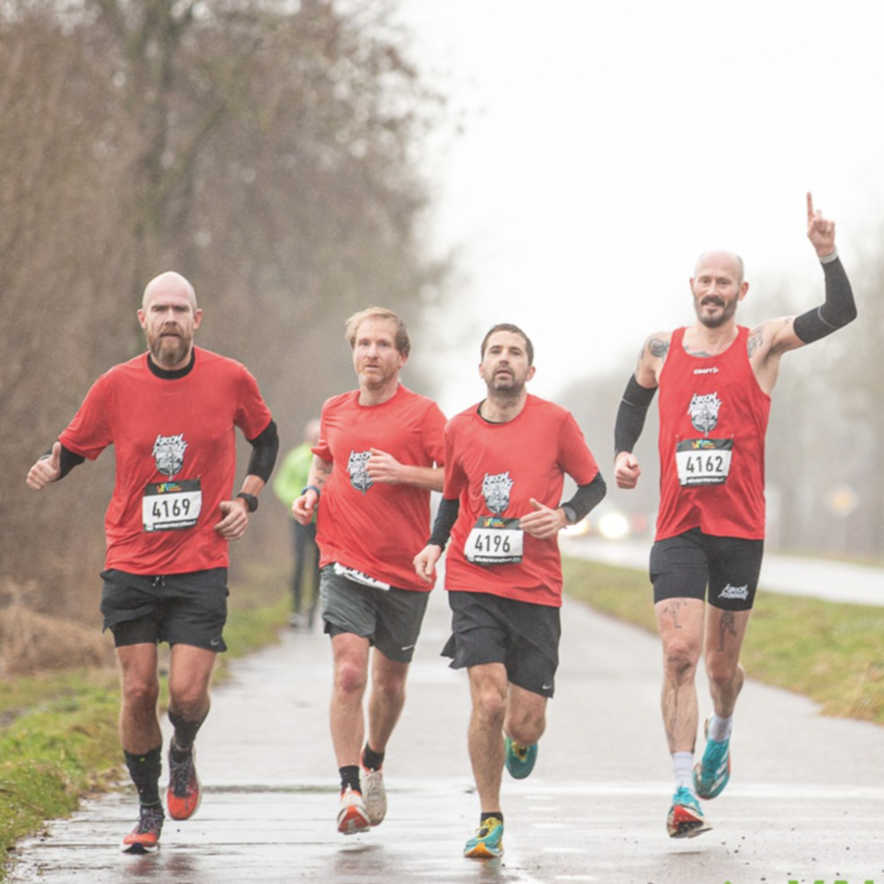 Klaas en Koen lopen weg