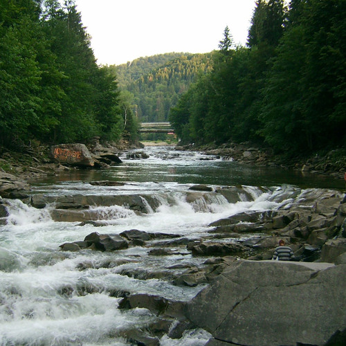 Річка чарівниця