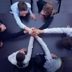 ¿Saben la relación que existe entre la Inteligencia Emocional y el Marketing? ¿Sabían que juegan con nuestra mente para hacernos creer que necesitamos adquirir objetos que en realidad no necesitamos?