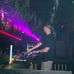 YUNGHEART LIVE - Activo at Attic