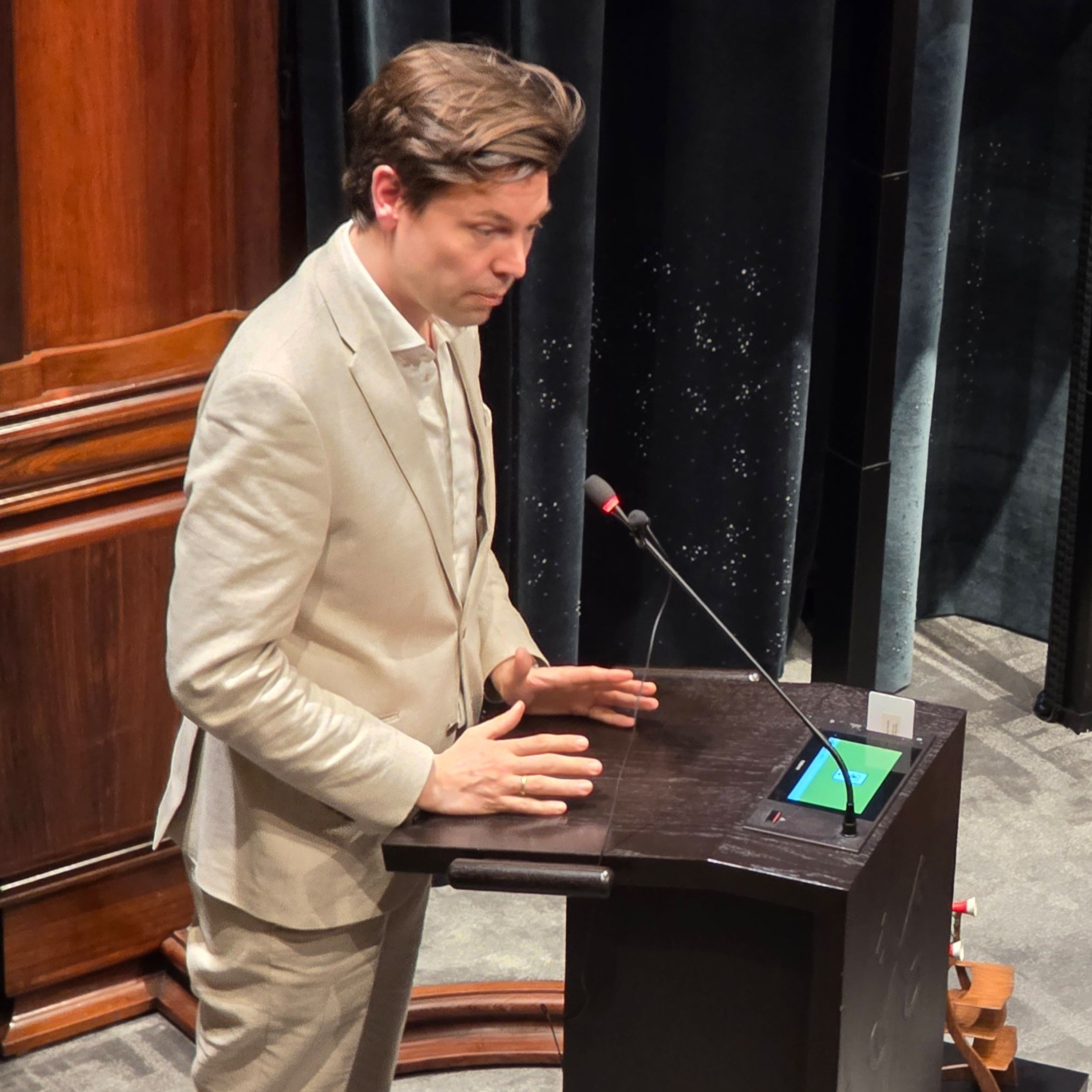 2026-03-06 Wethouder Terpstra over de steekpartij in het azc aan de Haagse Schouwweg episode artwork