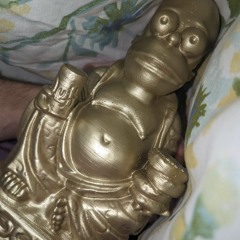 Petit bouda en or trouvé à côté de la benne bleue