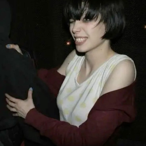 Crystal Castles, sensacya - Tell me what to swallow (remix)
