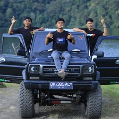 YTTA(YANG TIGAN TIGAN AJA)DAVID,HAIKEL,RAYMON .  FROM MATADOR!!  #kalo makan bawah kabari ya deik!!!