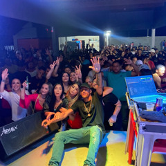 NO BAILE ELA SE ARRUMA E JOGA A BUNDA ((EXTREMAMENTE FODA)) DJ Glm