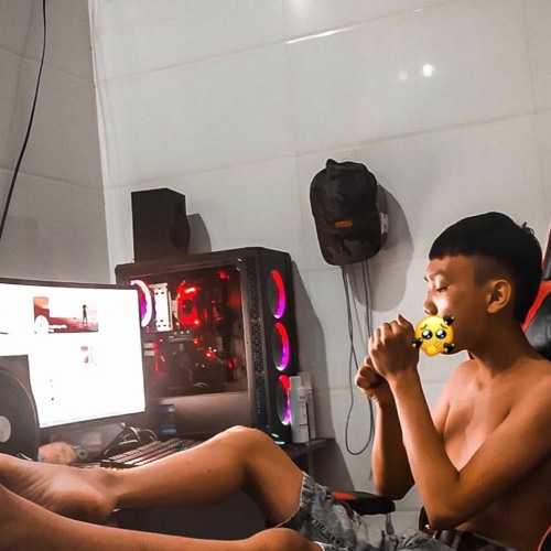 Vinahouse 2020 - Khi Phê Cỏ Thế Giới Thật Bé Nhỏ - HUY PHANTOM