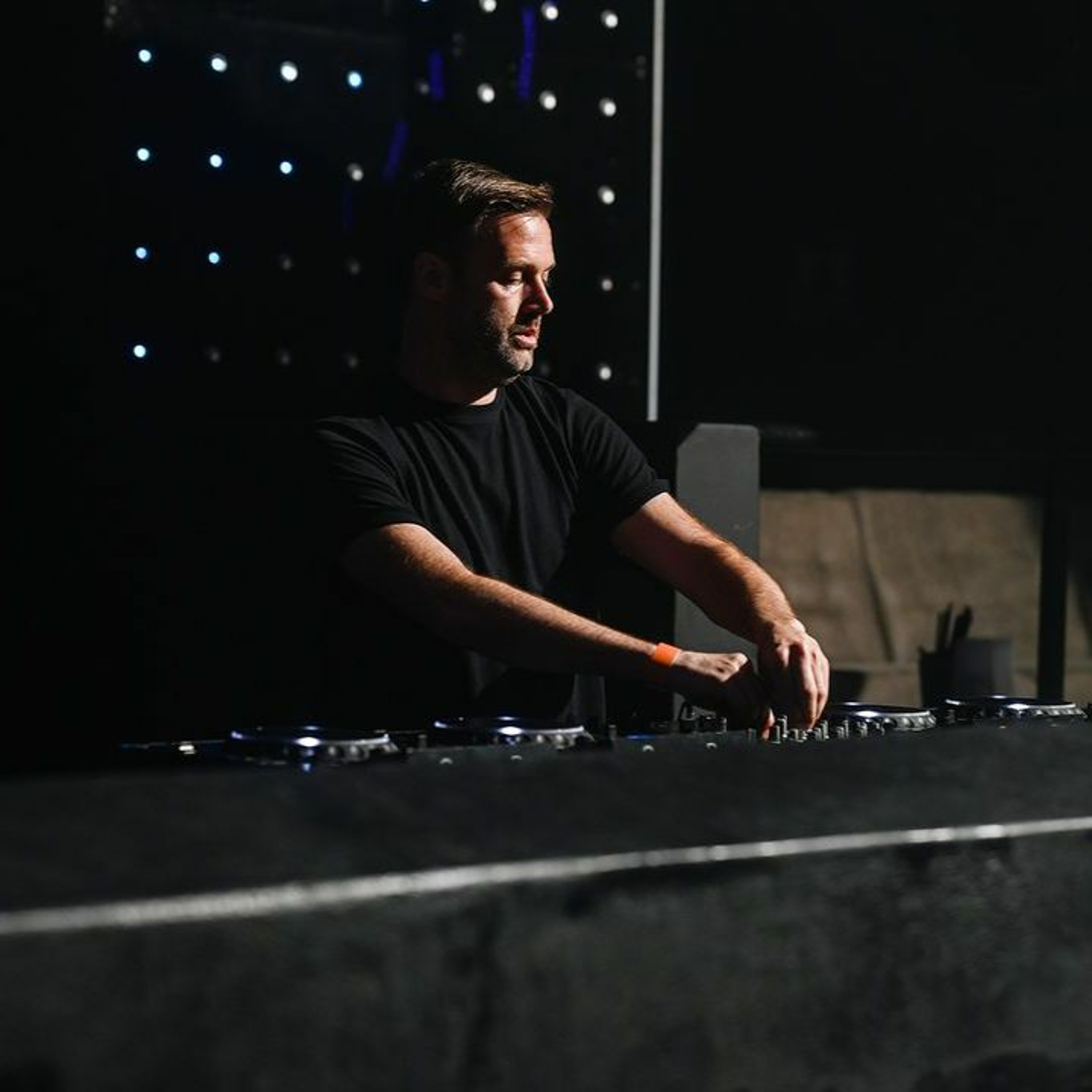 Paul Thomas presents UV Radio
