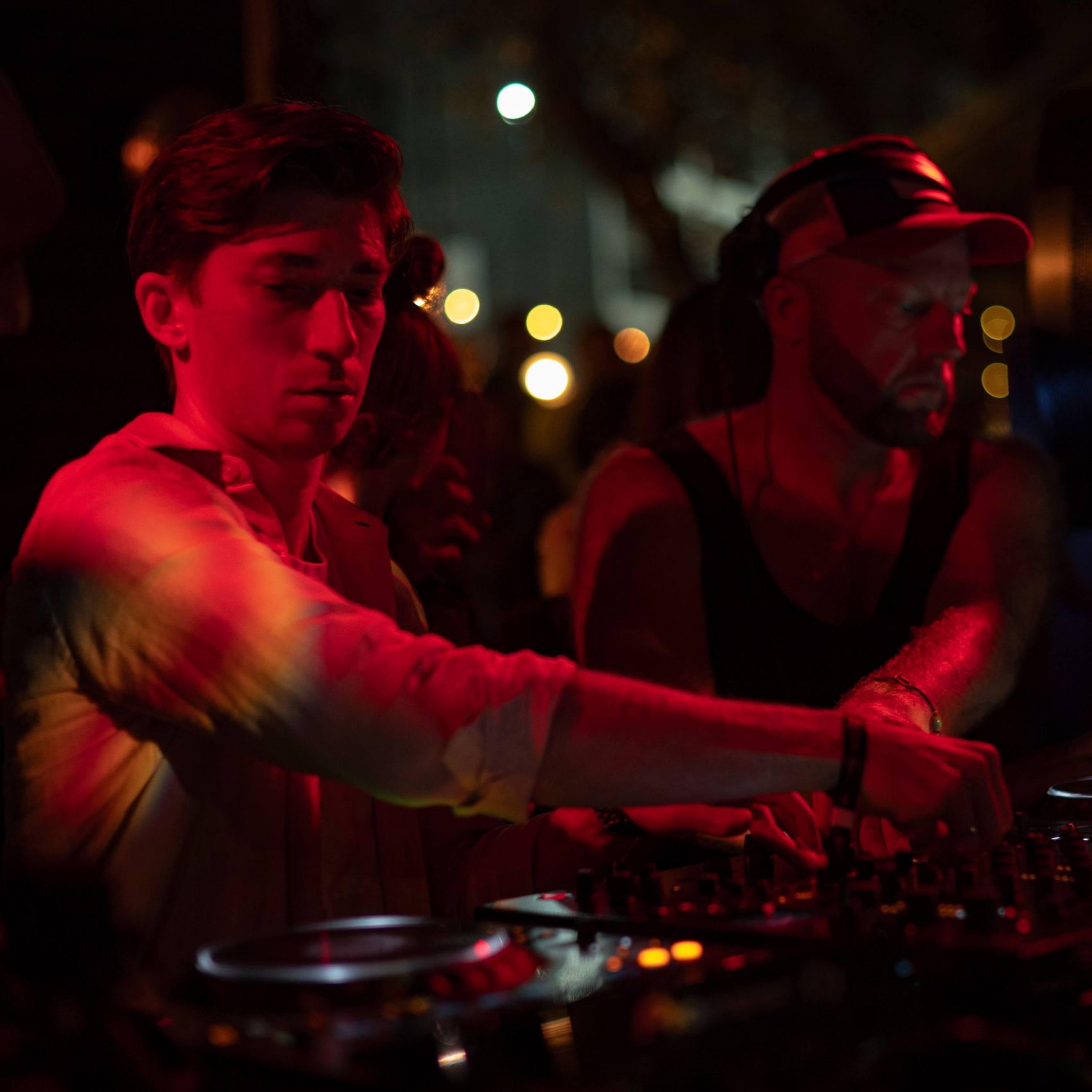 THE ILLUSTRATED MAN B2B DJOHNNIE ‒ LIVE@FOREST ZVOOK | SOCHI, 2025 THE ILLUSTRATED MAN B2B DJOHNNIE ‒ LIVE@FOREST ZVOOK | SOCHI, 2025