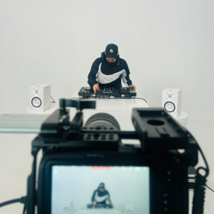 FICA DE QUATRÃO - MC GW , MENO SAAINT ( DJ DOUGLINHAS & DJ JEEH FDC )