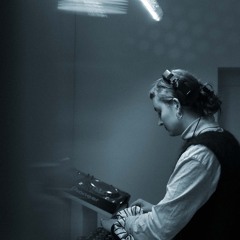 sweatFM #11 (Guest: OLIV)
