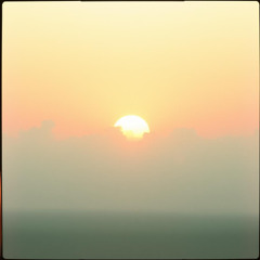 Mentari di Ujung Gelisah