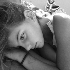 ‎⁨ بعد ماقلك اشتاقيت مابوسك على خدك